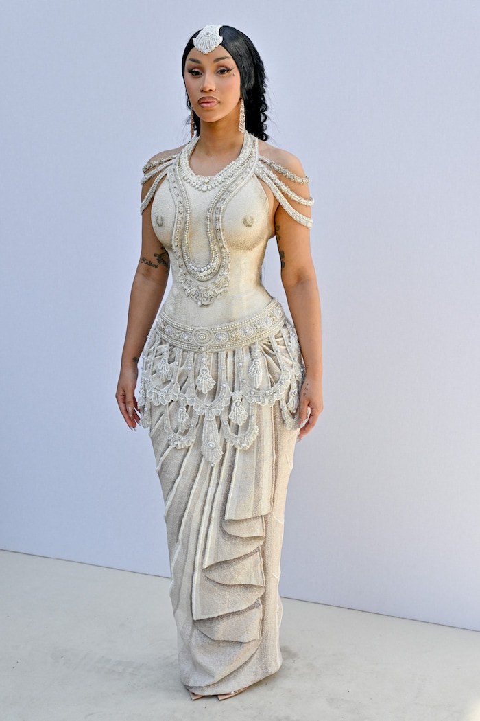 Cardi B sorgte mit diesem Hingucker-Look für Aufsehen.