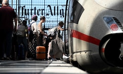 Die Deutsche Bahn verspricht sich von einem Alkoholverbot mehr Sicherheit und weniger ...