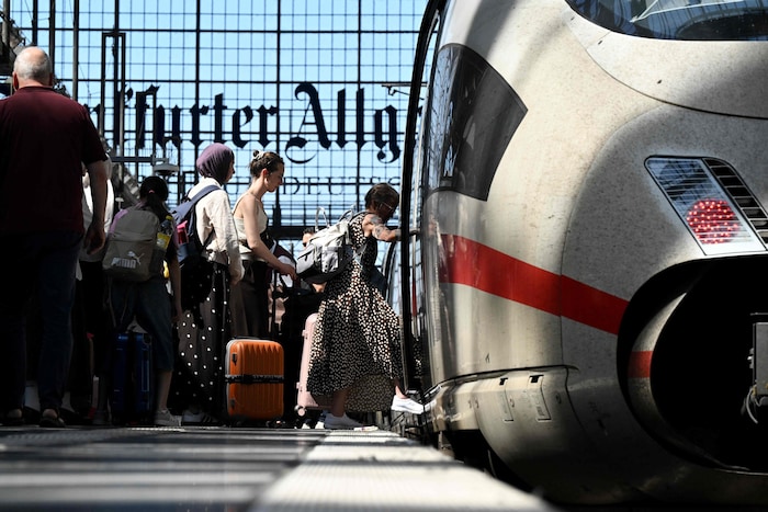 Die Deutsche Bahn verspricht sich von einem Alkoholverbot mehr Sicherheit und weniger ...