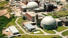 Luftaufnahme von den beiden in Betrieb befindlichen Atomreaktoren „Atucha 1“ und „Atucha 2“