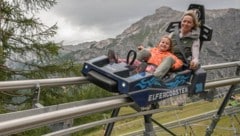 Rasant geht es mit bis zu 40 km/h talwärts.