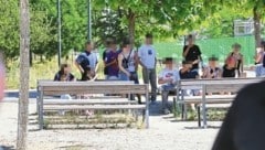 Auch am Vormittag während der Schulzeit sind die Jugendlichen im Park.