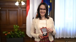 Kasia Greco von der ÖVP wurde mit dem Großen Ehrenzeichen für Verdienste um die Republik ...