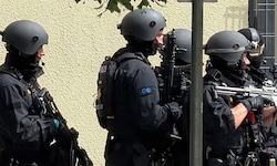 In Bayern hat ein mutmaßlicher Amoklauf einen Großeinsatz der Polizei ausgelöst.