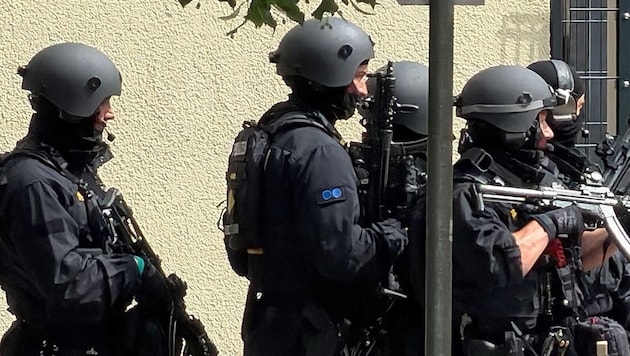 In Bavaria, a suspected shooting spree triggered a large-scale police operation.