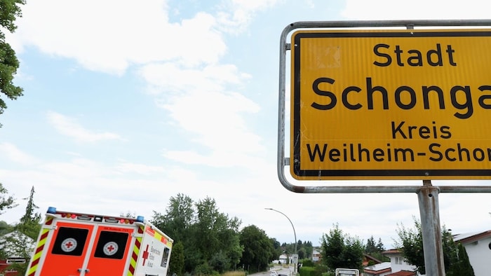 Die beiden verletzten Mädchen lagen weiter in einem Krankenhaus.