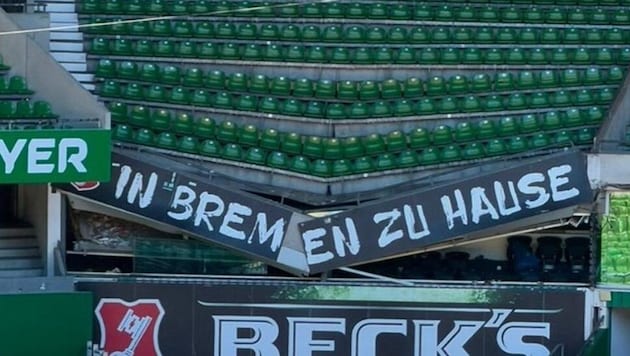 Eine Tribüne in Werder Bremens Weserstadion ist teil eingestürzt.