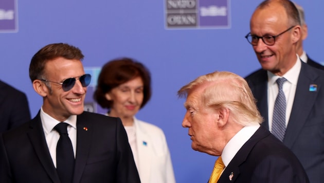 Von links: Frankreichs Präsident Emmanuel Macron, US-Präsident Donald Trump und Deutschlands ...