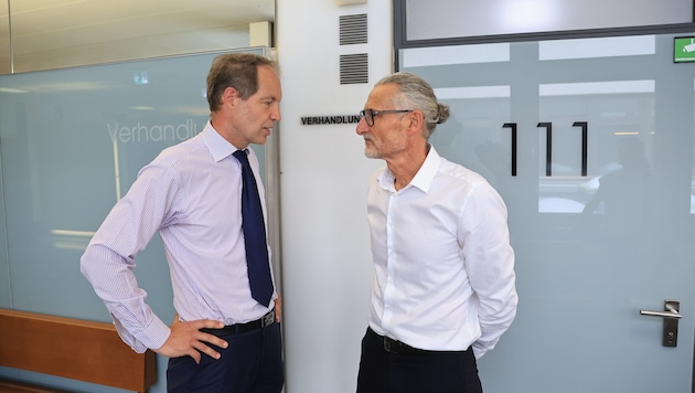 Andreas Kolk (li.) mit Anwalt Stefan Krall vor der für ihn so wichtigen Verhandlung am ...