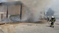 Mehr als 50 Feuerwehrleute standen in Fisching im Löscheinsatz.  