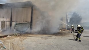 Mehr als 50 Feuerwehrleute standen in Fisching im Löscheinsatz.  