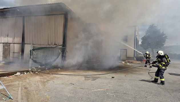 Mehr als 50 Feuerwehrleute standen in Fisching im Löscheinsatz.