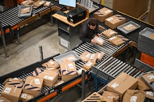 Onlineeinkäufe werden teurer – durch die Umsatzsteuer sogar noch teurer als bekannt.