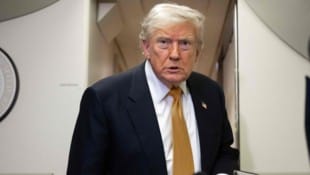 Donald Trump auf dem Rückflug vom NATO-Gipfel in Ankara – überraschend nicht in der neuen ...
