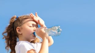 Ohne Kapperl sollten sich Kinder nicht länger in der Sonne aufhalten.
