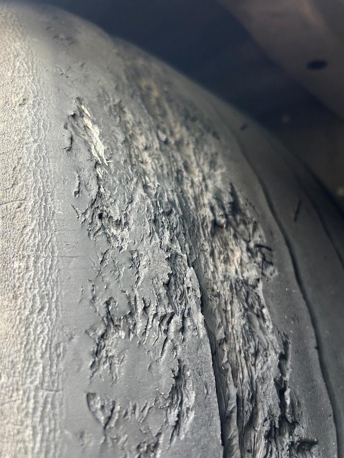Mit diesen Reifen ist keine sichere Weiterfahrt mehr möglich.