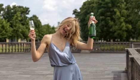 Bei einem Gewinn von 111,5 Millionen Euro können die Sektkorken schon mal knallen.