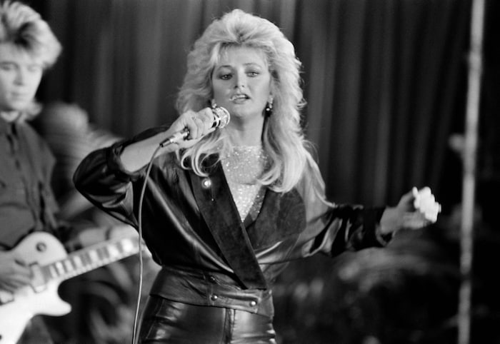 Gleich ihre Debütsingle „Lost In France“, die 1976 erschien, machte die junge Sängerin mit der ...