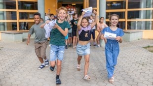 In der Volksschule Kraig ist die Vorfreude auf die Ferien riesengroß. 