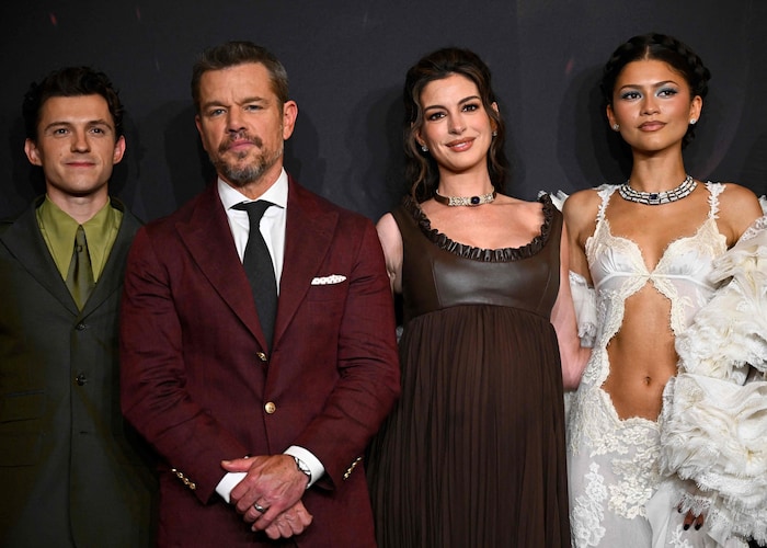 Tom Holland, Matt Damon, Anne Hathaway und Zendaya bei der „Die Odyssee“-Premiere in Paris.