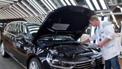 Laut deutschen Medienberichten wackeln beim Autobauer Volkswagen (VW) gar 50.000 bis 100.000 ...