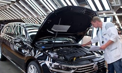 Laut deutschen Medienberichten wackeln beim Autobauer Volkswagen (VW) gar 50.000 bis 100.000 ...