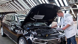 Laut deutschen Medienberichten wackeln beim Autobauer Volkswagen (VW) gar 50.000 bis 100.000 ...