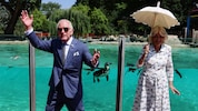 Während Harry in Großbritannien ist, besuchte Charles gemeinsam mit Ehefrau Camilla lieber die ...
