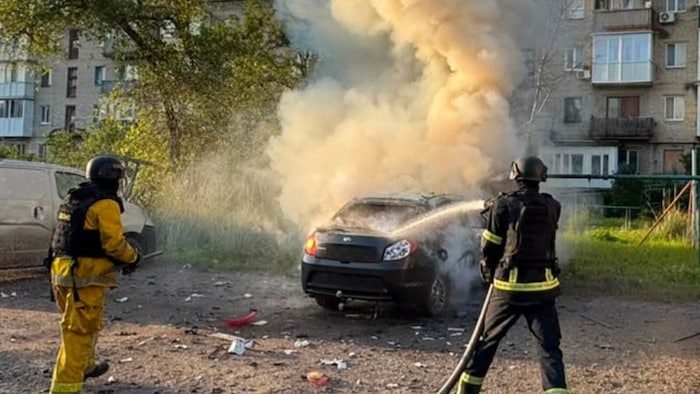 Brand nach einem russischen Luftangriff in der Ostukraine
