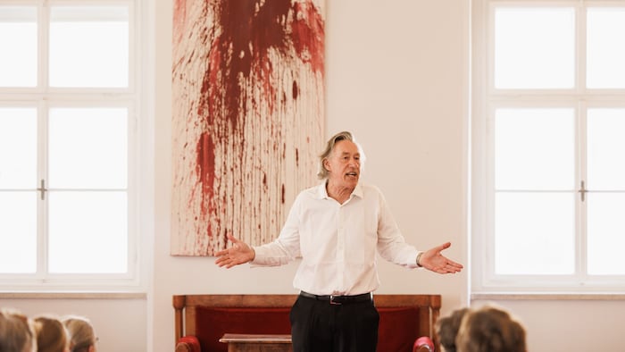 Horst Heiss als Fleischermeister im Nitsch-Museum – laut Stück. Der Monolog ist im Nordico zu ...