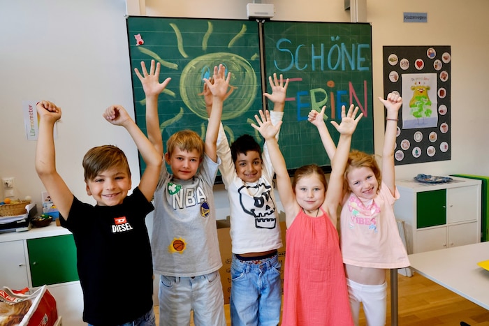 Elias, Elias, Yunus, Hannah und Laura (v.l.) freuen sich auf die Ferien.