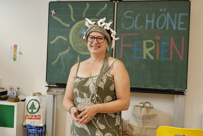 Direktorin Gundula Worsch hatte am Donnerstag getreu dem Motto eine verrückte Frisur.