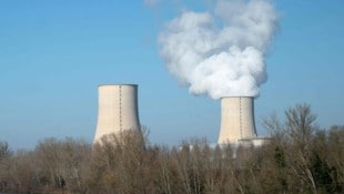 Das Atomkraftwerk Golfech produziert derzeit keinen Strom – die Hitze und Wartungsarbeiten sind ...