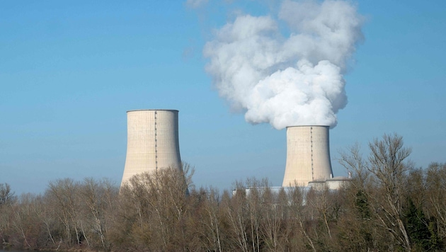Das Atomkraftwerk Golfech produziert derzeit keinen Strom – die Hitze und Wartungsarbeiten sind ...