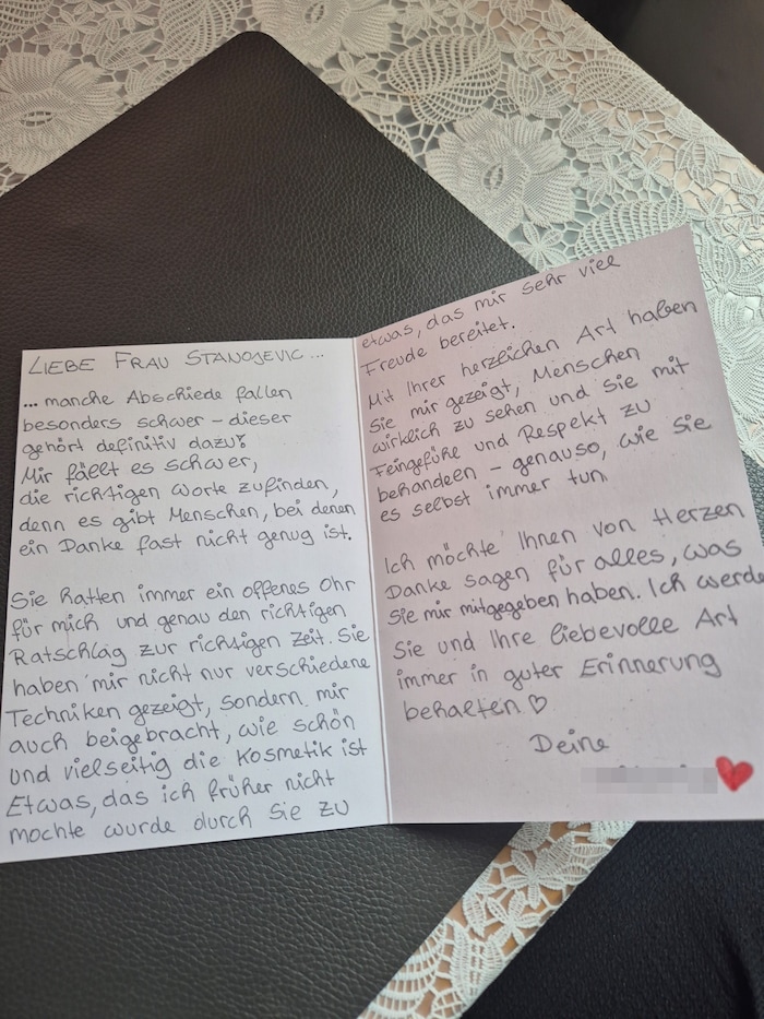 Die Schülerinnen überschütteten Melanie Stanojevic mit Lob für ihre menschliche und fachlich ...