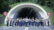 Die Musikkapellen Strass und Schlitters spielten auf. 