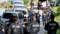 Einen Tag nach dem Amokalarm in Bayern sind weitere Details zu dem Verdächtigen bekannt ...
