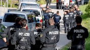 Einen Tag nach dem Amokalarm in Bayern sind weitere Details zu dem Verdächtigen bekannt ...
