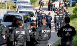 Einen Tag nach dem Amokalarm in Bayern sind weitere Details zu dem Verdächtigen bekannt ...