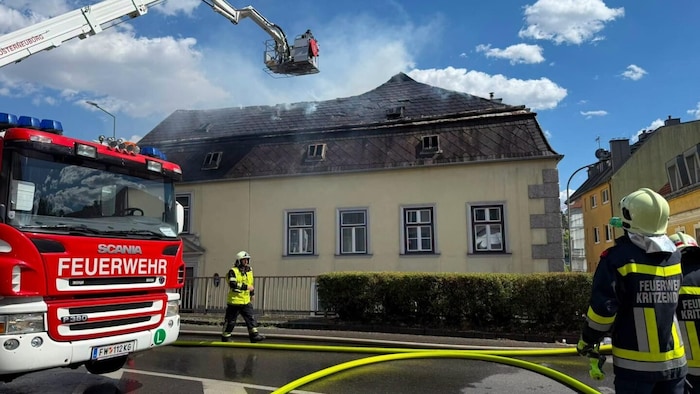 Sonnenschein, als die Flammen gelöscht werden konnten – doch der riesige Sachschaden am ...