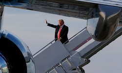 Trump steigt in Palm Beach in die Air Force One ein.