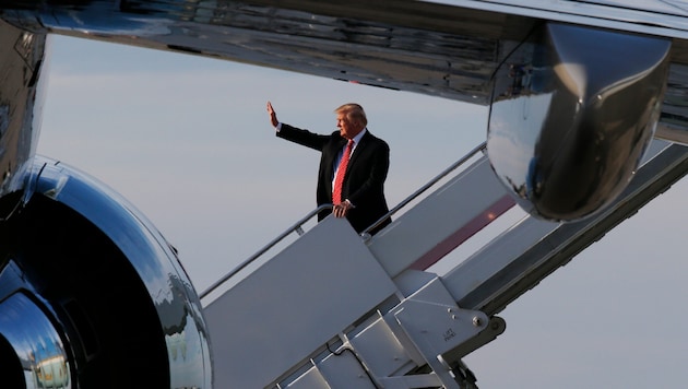 Trump steigt in Palm Beach in die Air Force One ein.