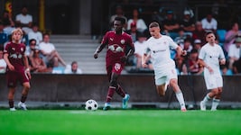 Edmund Baidoo (li.) leitete mit seinem Treffer zum 1:0 den Sieg gegen Kharkiv FC ein