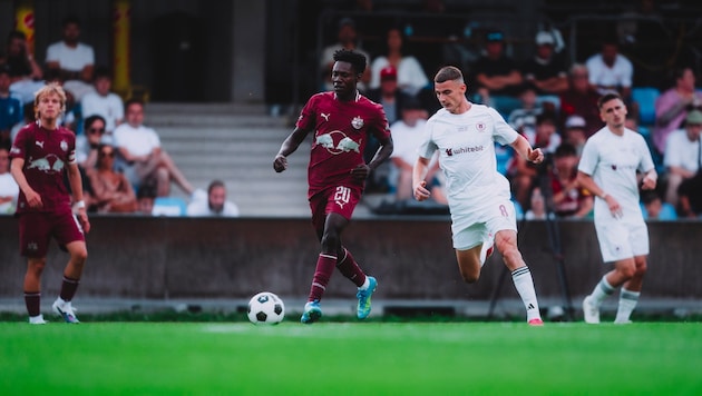 Edmund Baidoo (li.) leitete mit seinem Treffer zum 1:0 den Sieg gegen Kharkiv FC ein