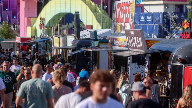 Auf dem Gelände des Electric Love Festivals am Salzburgring befinden sich insgesamt 45 Bars und ...