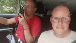 Lukas Töfferl Norbert Unterköfler (li.) gewährte „Krone“- Redakteur Lukas Töfferl im Betreuerauto exklusive ...