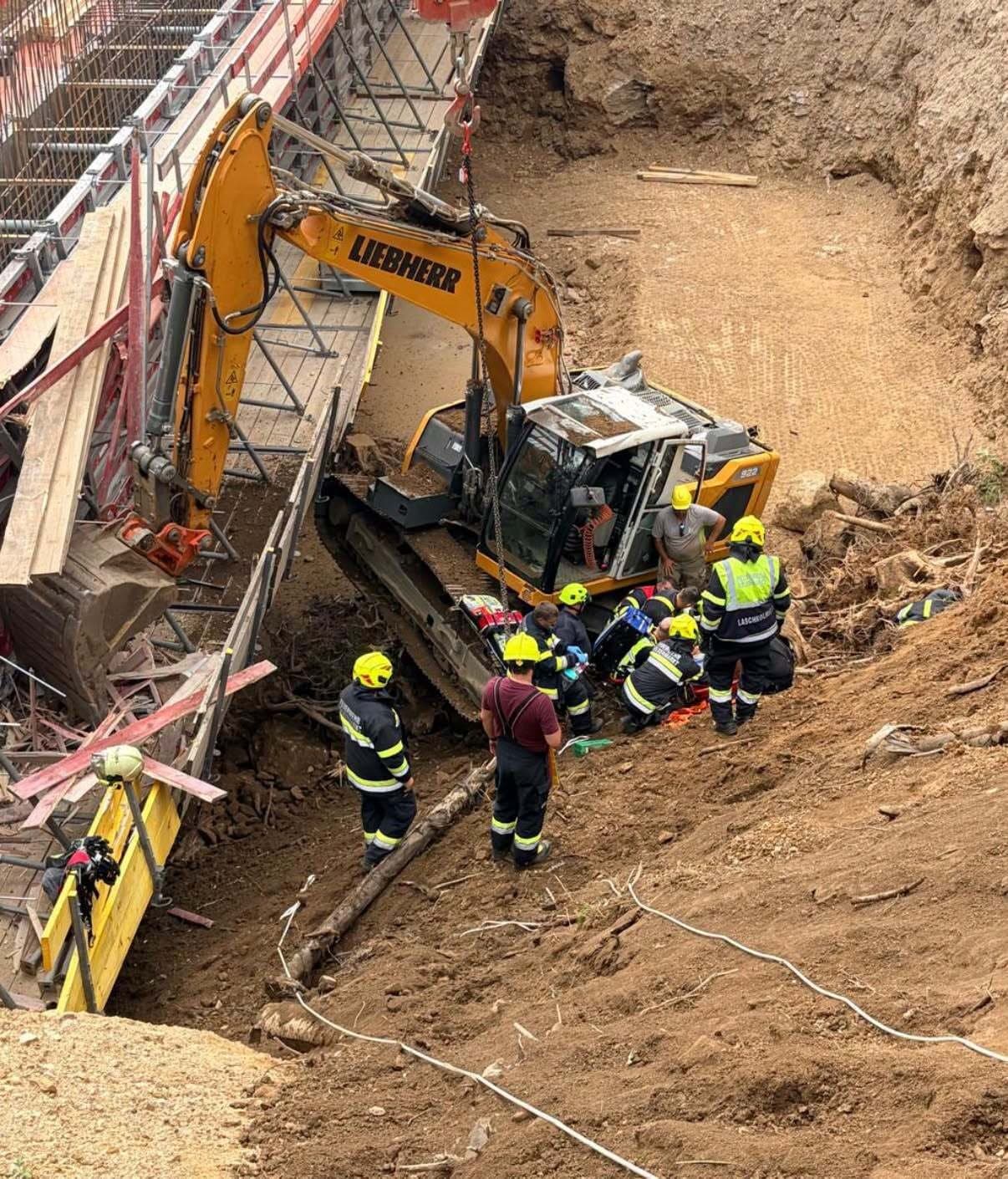Der schwere Arbeitsunfall löste einen Großeinsatz aus.