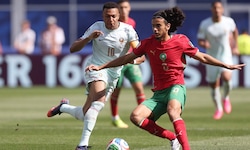 Ayyoub Bouaddi (rechts) schreibt gegen Frankreich WM-Geschichte.