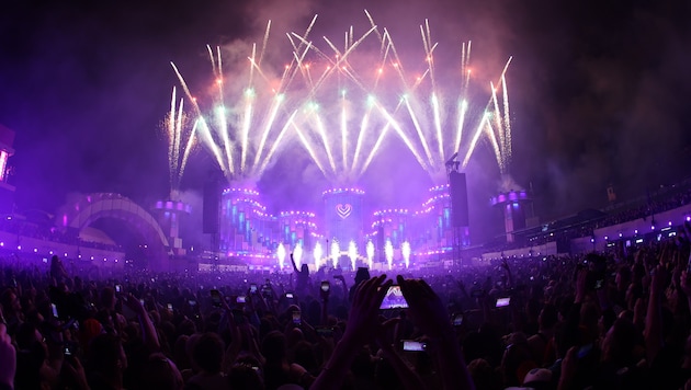 Feuerwerk und wummernde Bässe. Die Eröffnungsshow ist jedes Jahr aufs Neue ein gigantisches ...