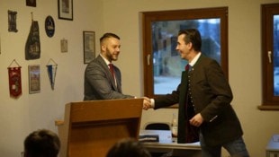 FPÖ Jugend Kärnten Erdesz hatte viele Unterstützer – etwa den stellvertretenden Landesparteichef Josef Ofner (re.).